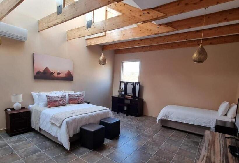 اتاق خانوادگی, Avonlea Guesthouse