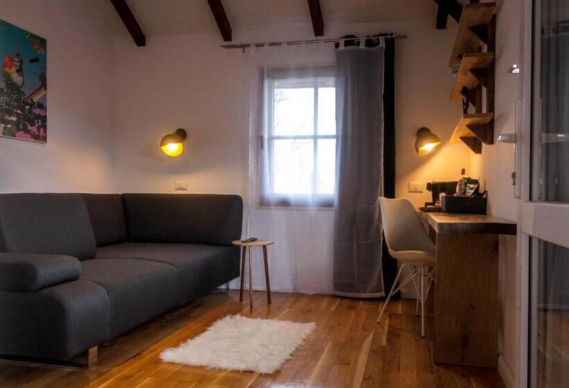 سوییت با چشم‌انداز باغ, Elma Guesthouse