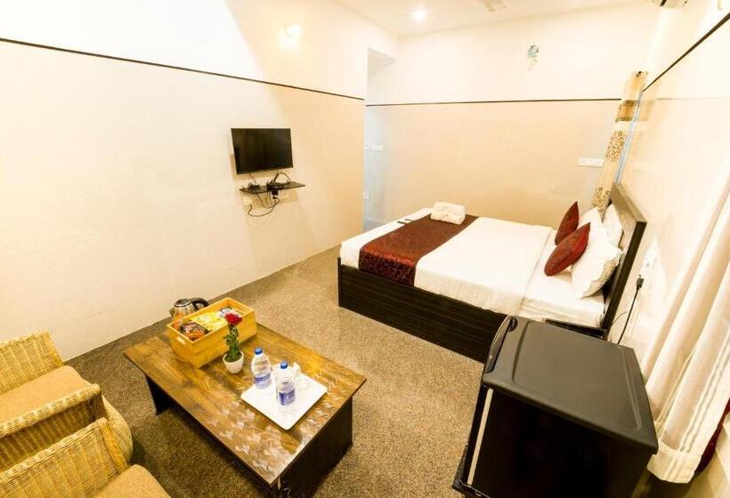 带大床的高级房间, Jeyam Residency