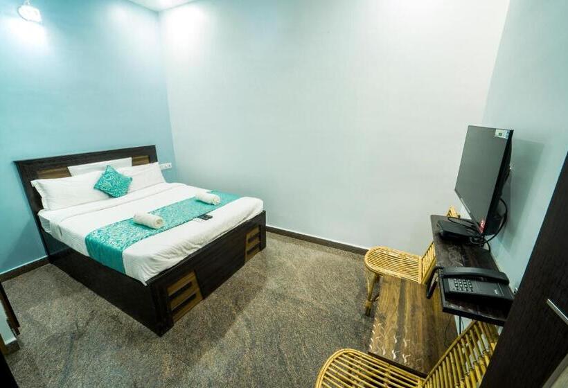 חדר משפחתי, Jeyam Residency