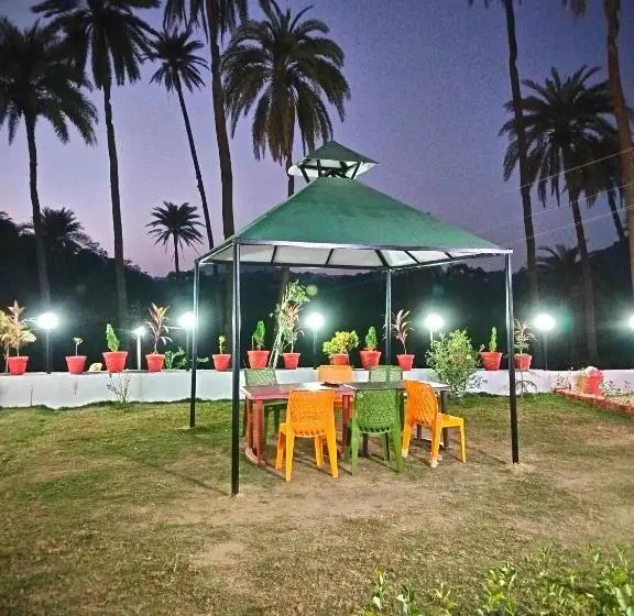 ファミリールーム, Laxmanji Villas