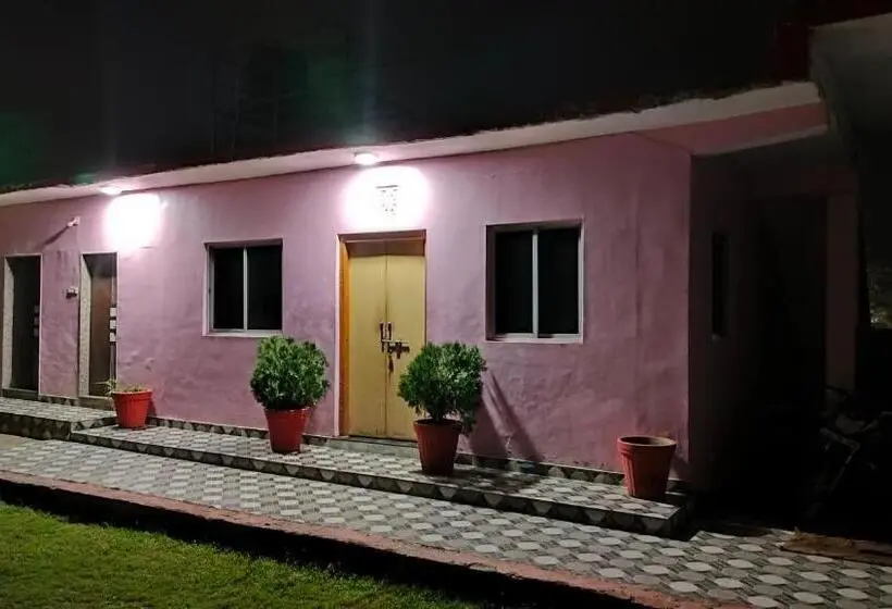 ファミリールーム, Laxmanji Villas