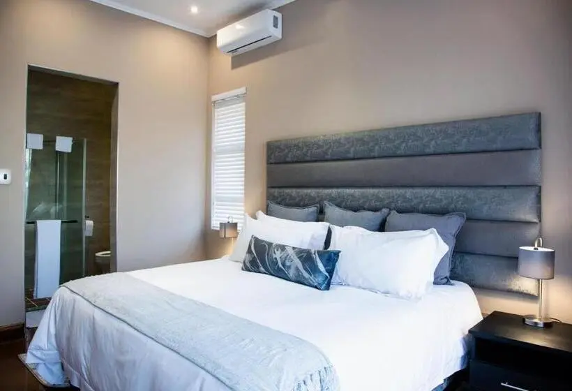اتاق اجرایی با تخت بزرگ, Schimper View Boutique Guest House