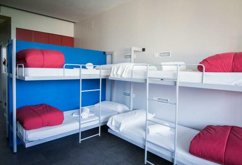 共用房间的床, Centre Esplai Albergue