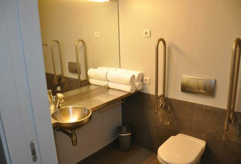 标准三人间, Centre Esplai Albergue