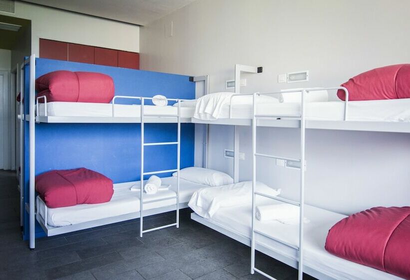 家庭间, Centre Esplai Albergue