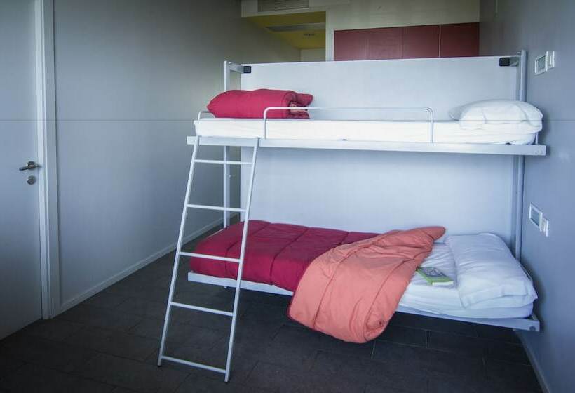 家庭间, Centre Esplai Albergue