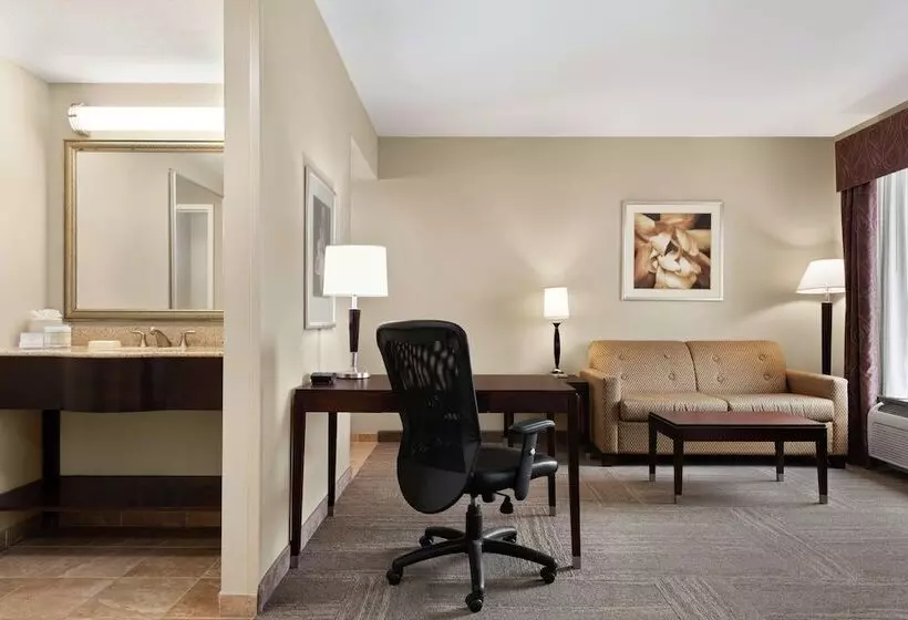 スタンダードスタジオ, Hampton Inn & Suites Brunswick