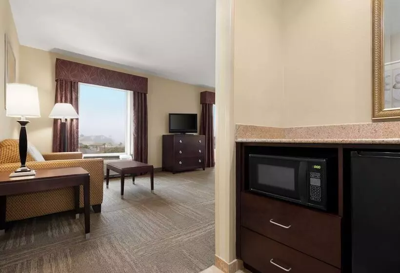 スタンダードスタジオ, Hampton Inn & Suites Brunswick