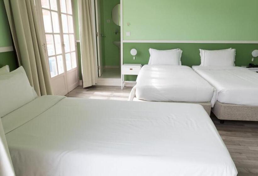 غرفة قياسية ثلاثية, Leiria Classic