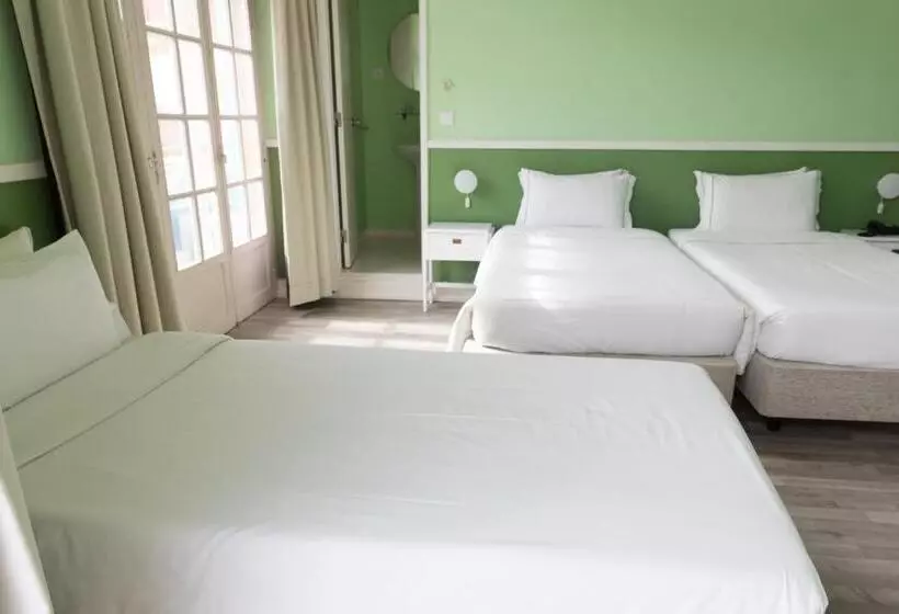 اتاق استاندارد سه نفره, Leiria Classic