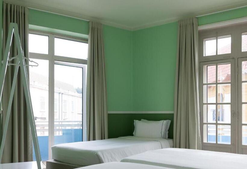 غرفة قياسية ثلاثية, Leiria Classic