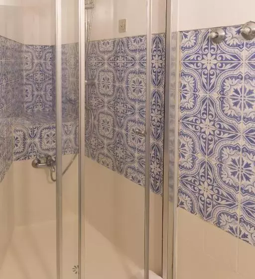 اتاق کلاسیک سه تخته, Leiria Classic