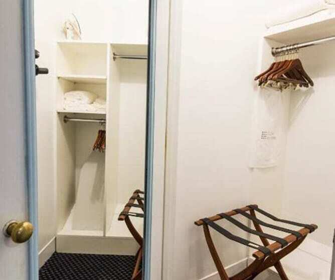 高级大房间, 3 West Club