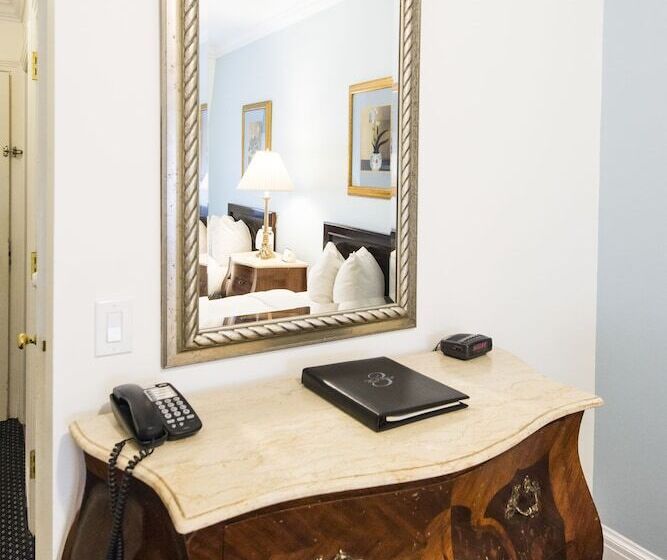 高级大房间, 3 West Club