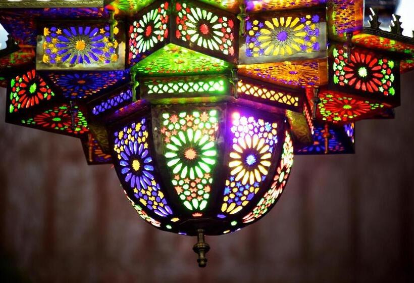 اتاق استاندارد سه نفره, Azoul