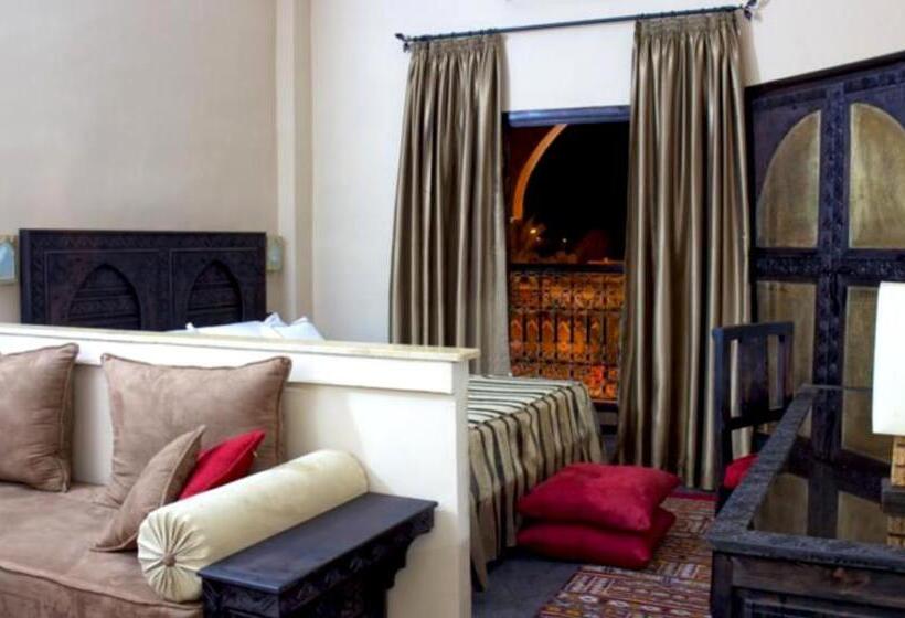 اتاق استاندارد سه نفره, Azoul