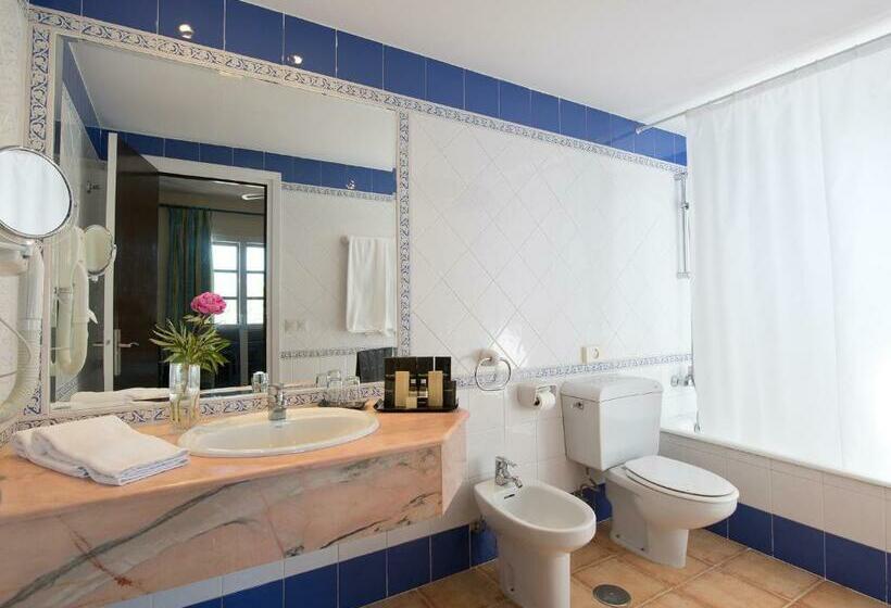 ファミリールーム, Bluebay Banus