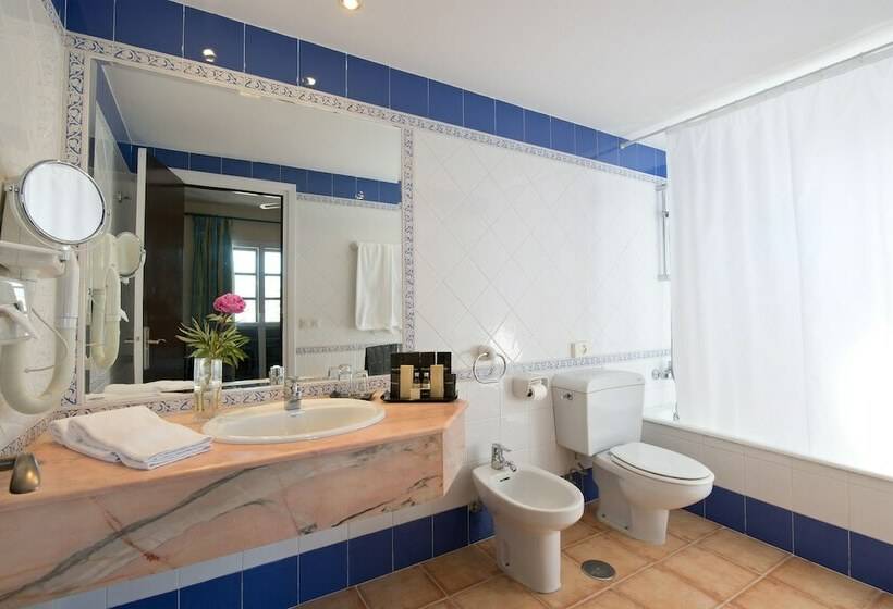 ファミリールーム, Bluebay Banus