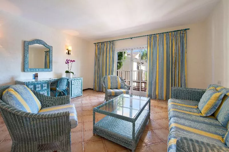 اتاق خانوادگی, Bluebay Banus