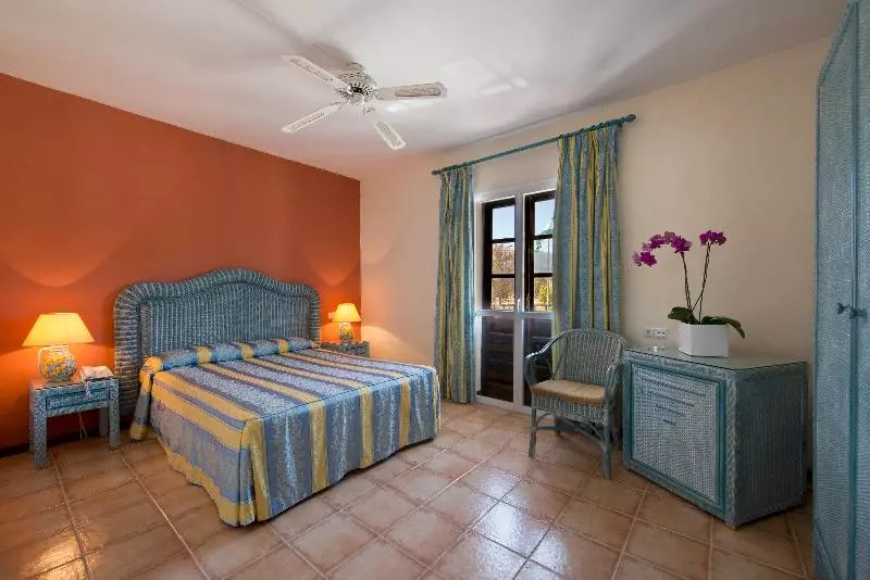 اتاق عادی, Bluebay Banus