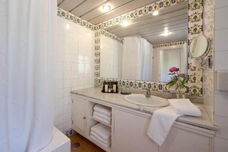 ベーシックルーム, Bluebay Banus