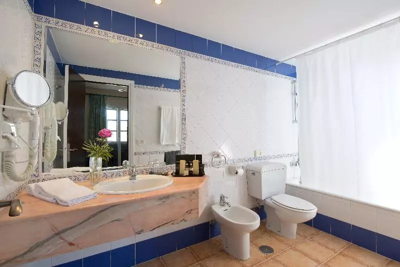 اتاق عادی, Bluebay Banus