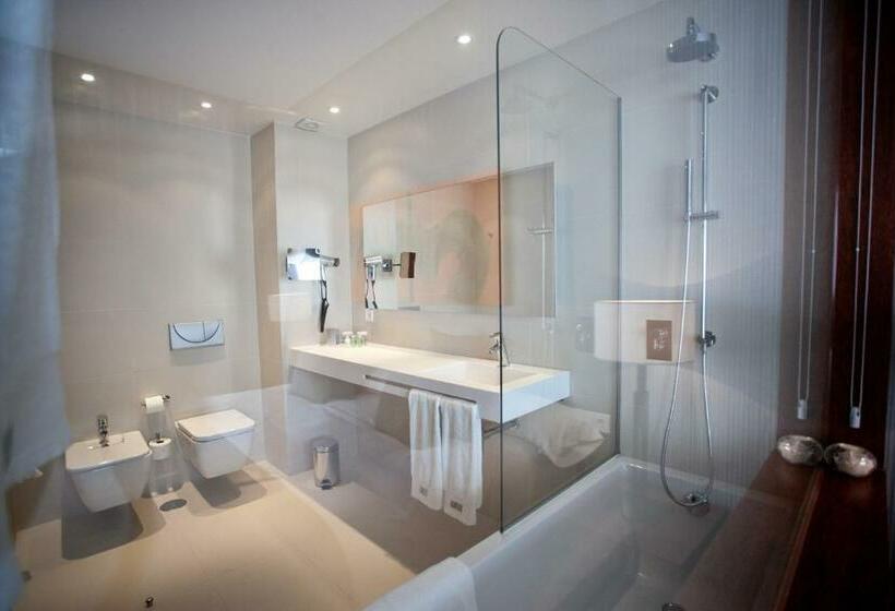 اتاق استاندارد, Carris Marineda