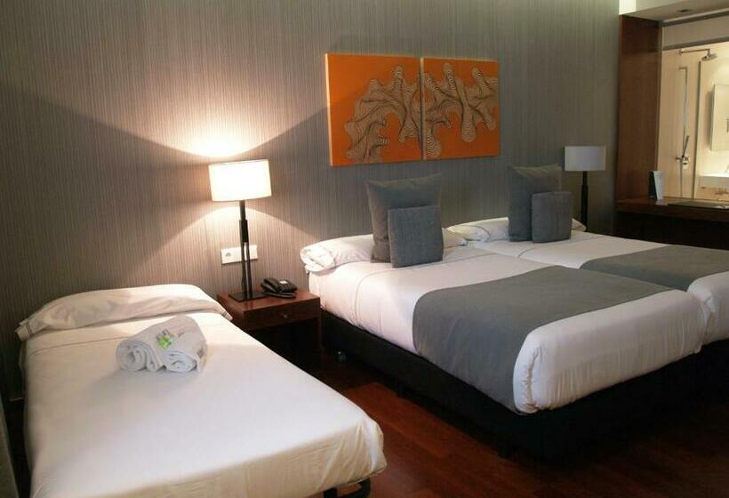 اتاق استاندارد سه نفره, Carris Marineda