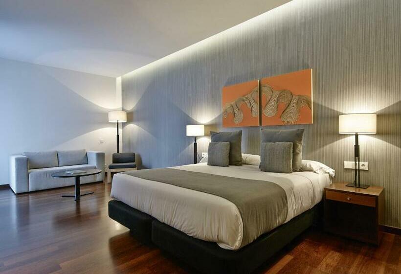 اتاق استاندارد سه نفره, Carris Marineda