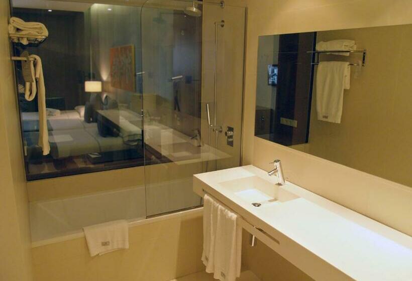 اتاق استاندارد سه نفره, Carris Marineda