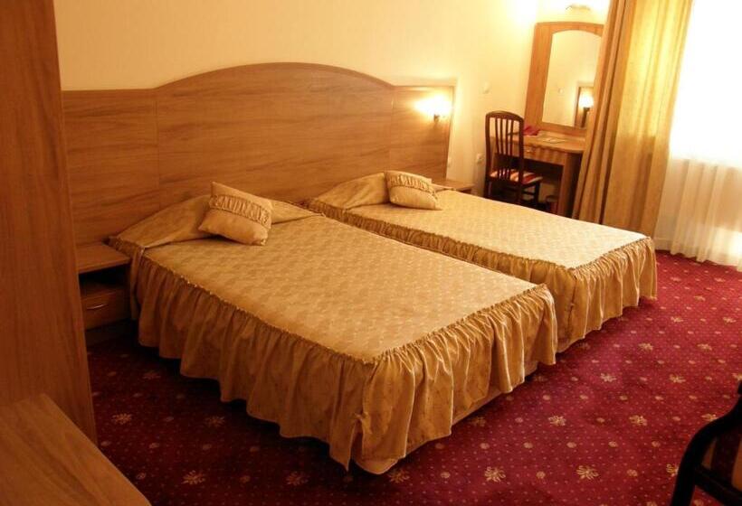 Люкс Повышенной Комфортности, Center