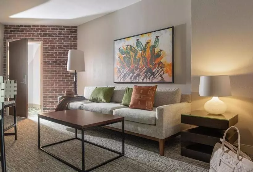 デラックススイート, Contessa Suites On The Riverwalk