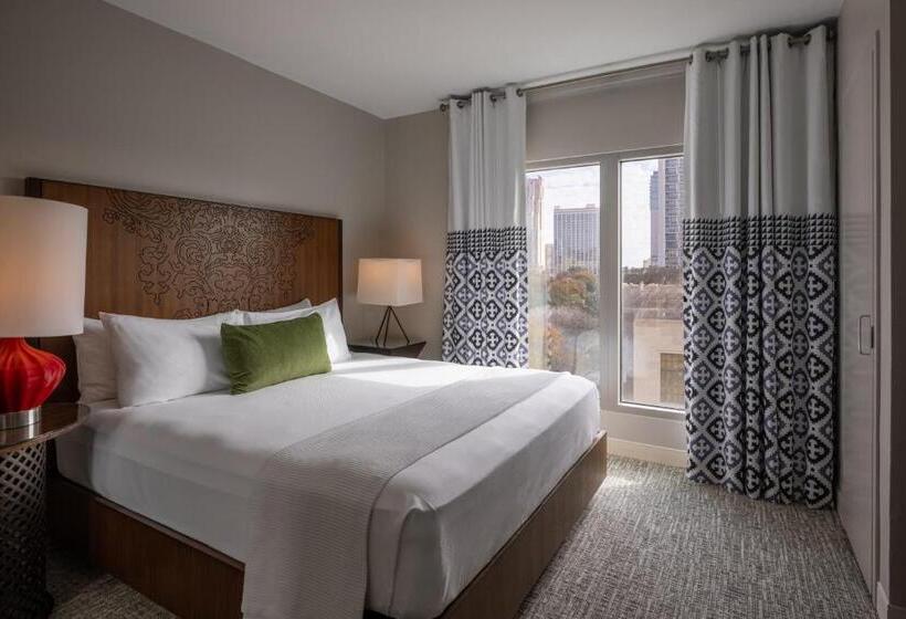 מיטת קינג בסוויטה, Contessa   Suites On The Riverwalk