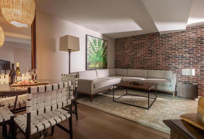 מיטת קינג בסוויטה, Contessa Suites On The Riverwalk