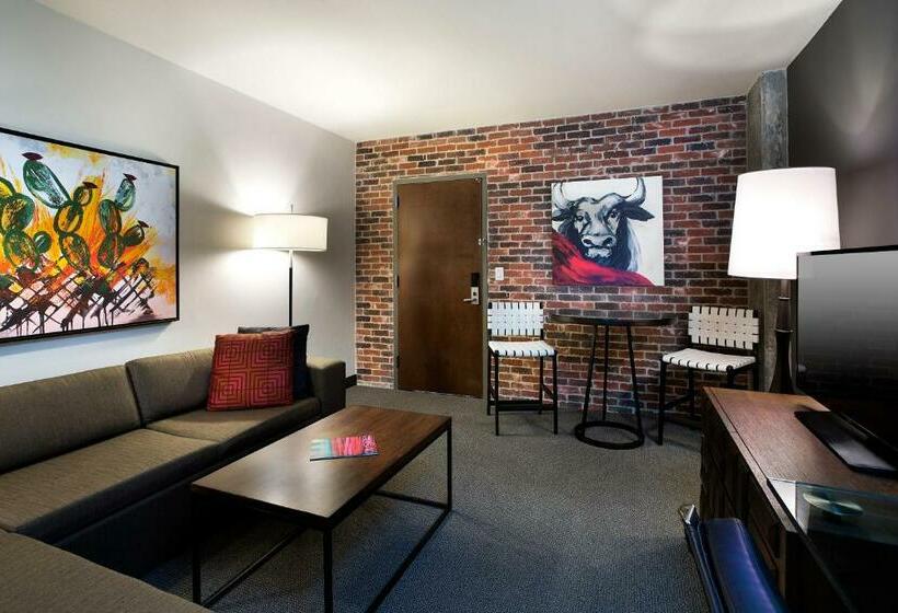 מיטת קינג בסוויטה, Contessa Suites On The Riverwalk