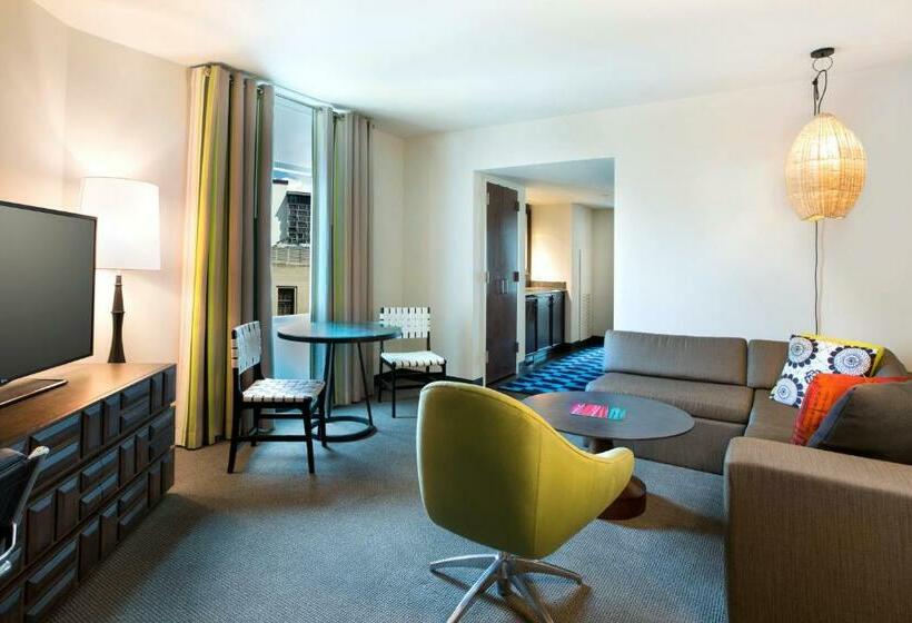 מיטת קינג בסוויטה, Contessa Suites On The Riverwalk