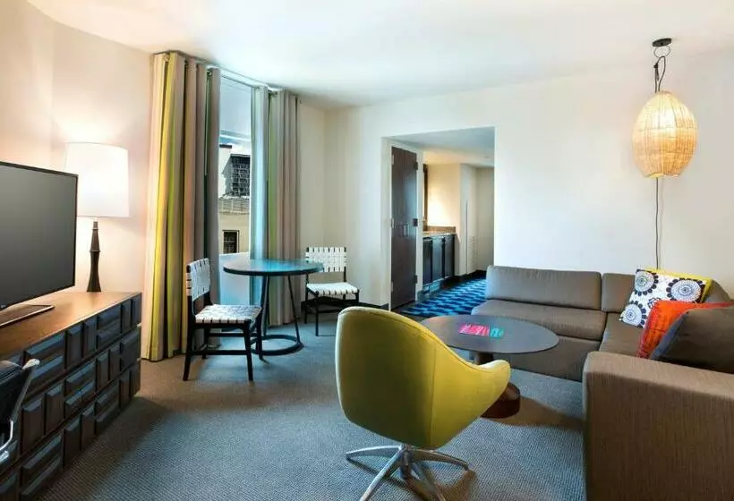 キングサイズベッドのスイートルーム, Contessa Suites On The Riverwalk