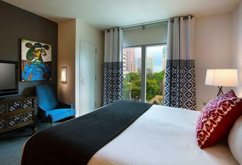 מיטת קינג בסוויטה, Contessa   Suites On The Riverwalk