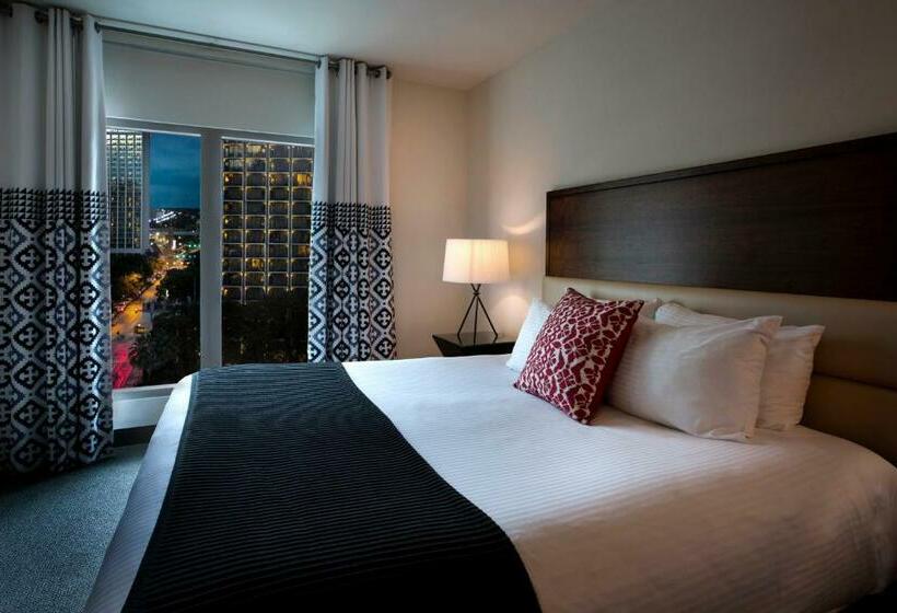 מיטת קינג בסוויטה, Contessa Suites On The Riverwalk