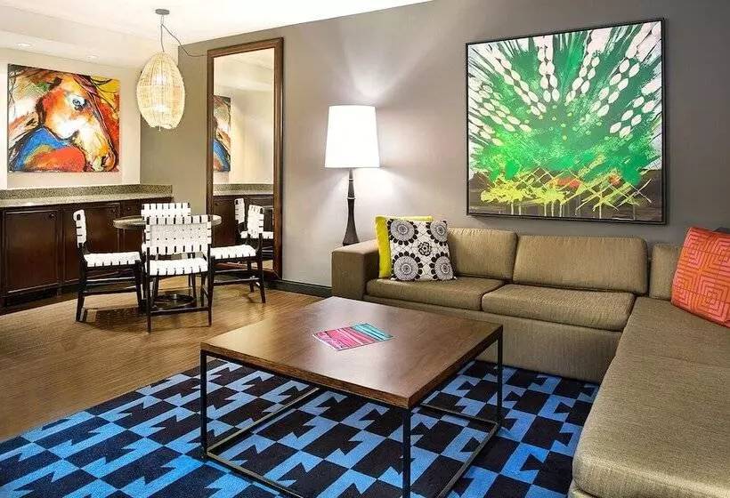 エクゼクティブスイート, Contessa Suites On The Riverwalk