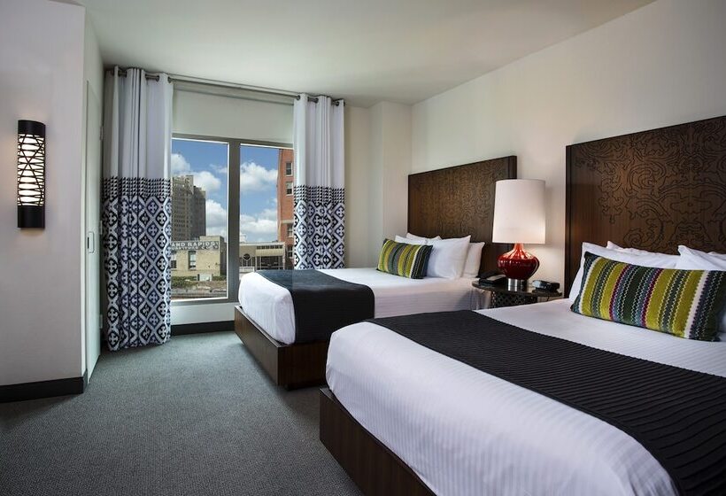 סוויטה מותאמת לאדם עם מוגבלויות, Contessa   Suites On The Riverwalk