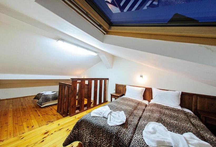 Familienzimmer, Dumanov