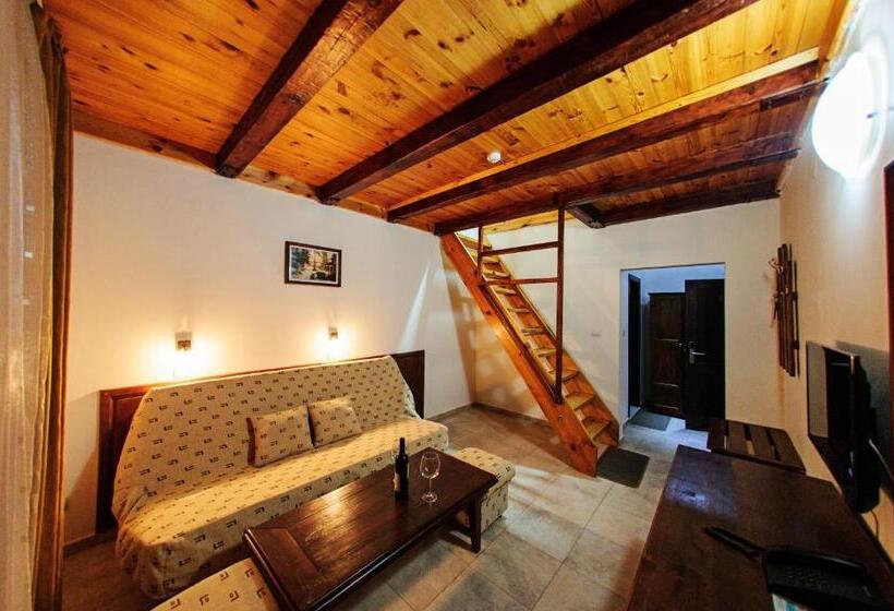 Quarto Familiar, Dumanov