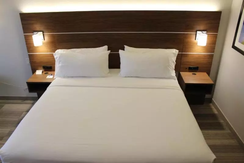 Standard-huone King-vuode, Holiday Inn Express Hotel & Suites Mansfield, An Ihg