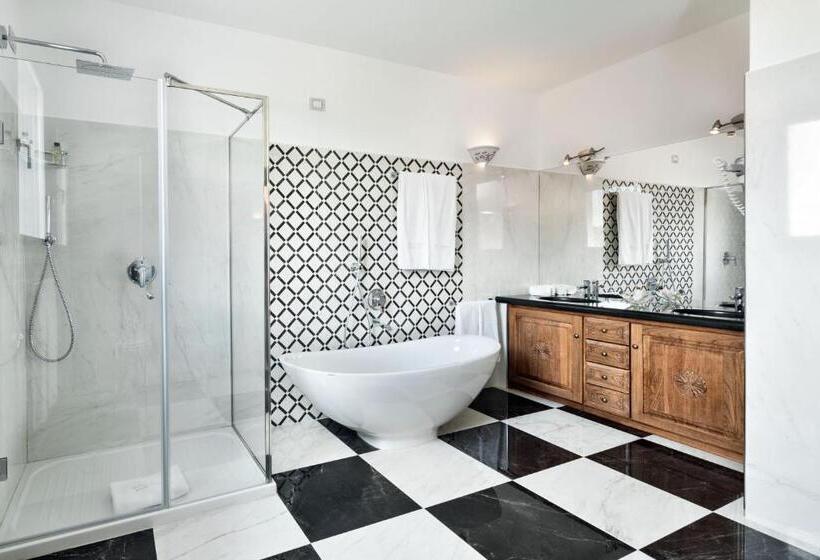 סוויטת פרמיום עם נוף לים, La Rocca Resort & Spa