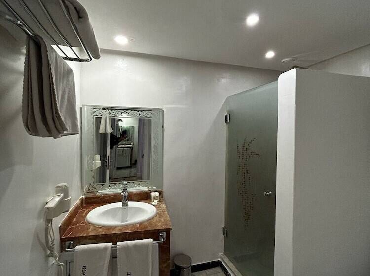 اتاق استاندارد, Les Trois Palmiers