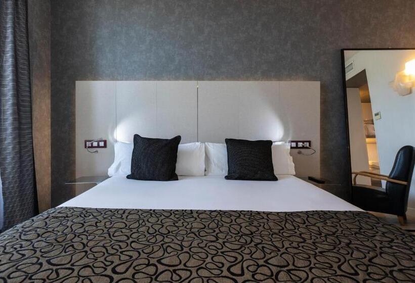 スタンダード４人部屋, Petit Palace Santa Barbara