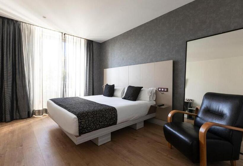 スタンダード４人部屋, Petit Palace Santa Barbara