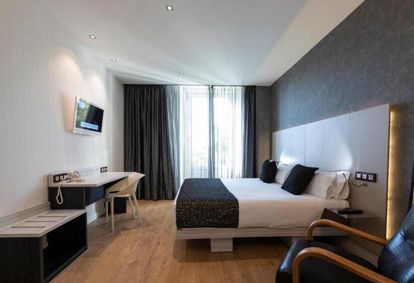 スタンダード４人部屋, Petit Palace Santa Barbara